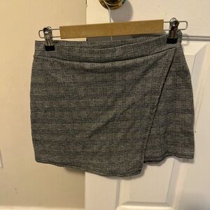 Charlotte russe plaid pencil skort in size Large